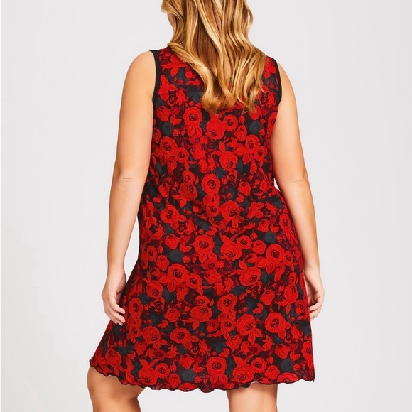 Roses are red knee length nightgown - Picture 2 of 8